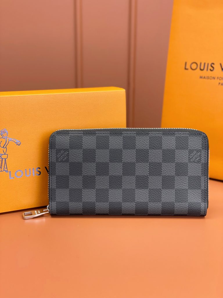 Louis Vuitton Zippy Wallet