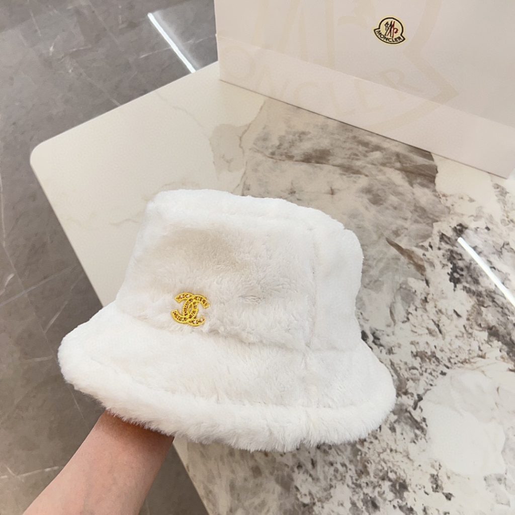 CHANEL 2024 Autumn/Winter Chanel-Style Plush Bucket Hat