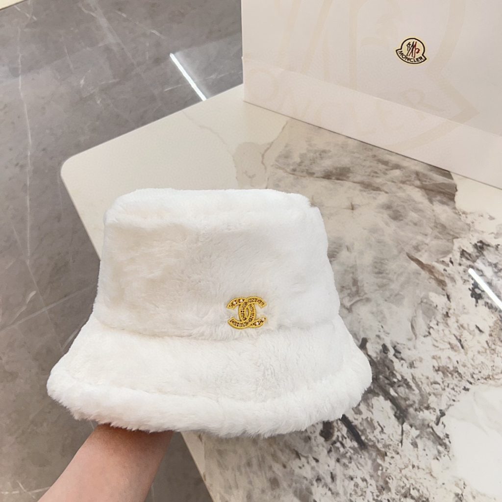 CHANEL 2024 Autumn/Winter Chanel-Style Plush Bucket Hat