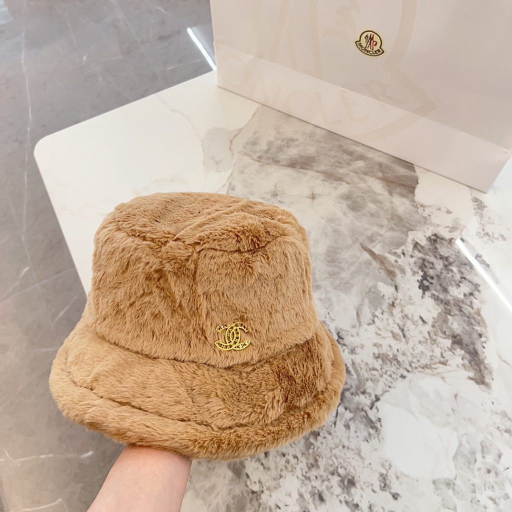 CHANEL 2024 Autumn/Winter Chanel-Style Plush Bucket Hat