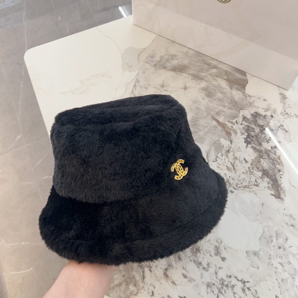 CHANEL  2024 Autumn/Winter Chanel-Style Plush Bucket Hat-Black