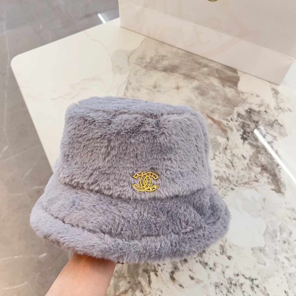 CHANEL 2024 Autumn/Winter Chanel-Style Plush Bucket Hat