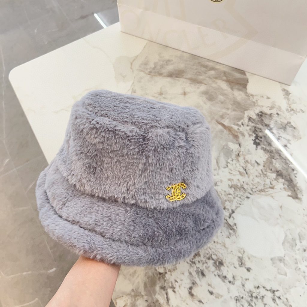 CHANEL 2024 Autumn/Winter Chanel-Style Plush Bucket Hat