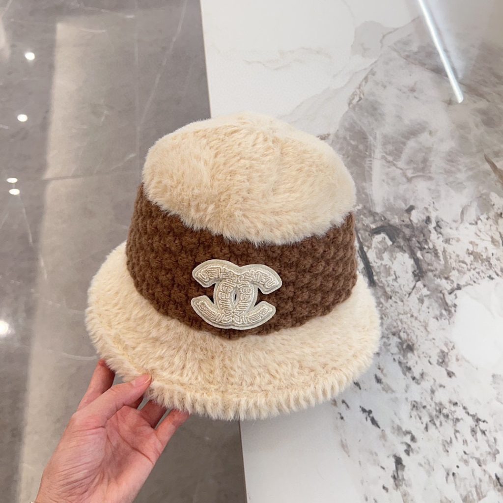 CHANEL 2024 Autumn/Winter Two-Tone Chanel-Style Designer Bucket Hat – Beige and Brown