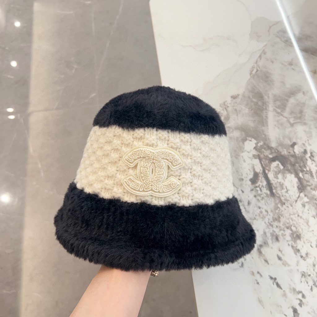 CHANEL 2024 Autumn/Winter Two-Tone Chanel-Style Designer Bucket Hat – White and Black