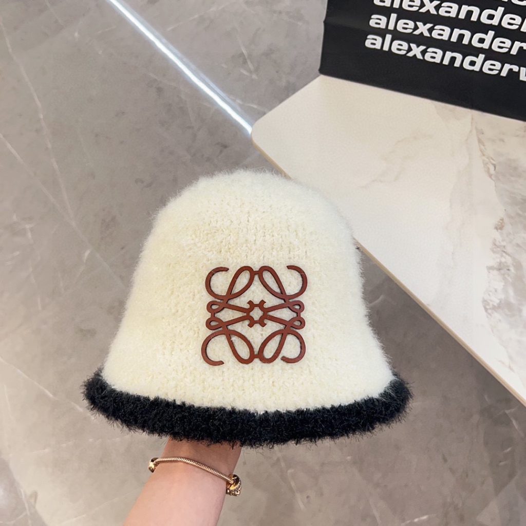 LOEWE 2024 Autumn/Winter New Arrival Color-Block Plush Fisherman Hat – White with Black Edge