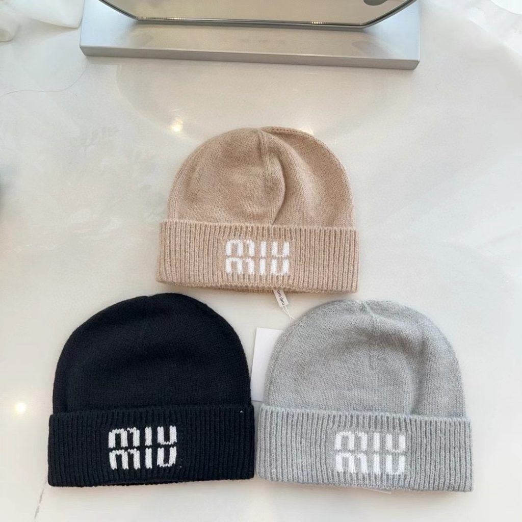 MIU MIU New Knit Hat Simple Yet Stylish, Effortlessly Pairs with All Your Winter Outfits