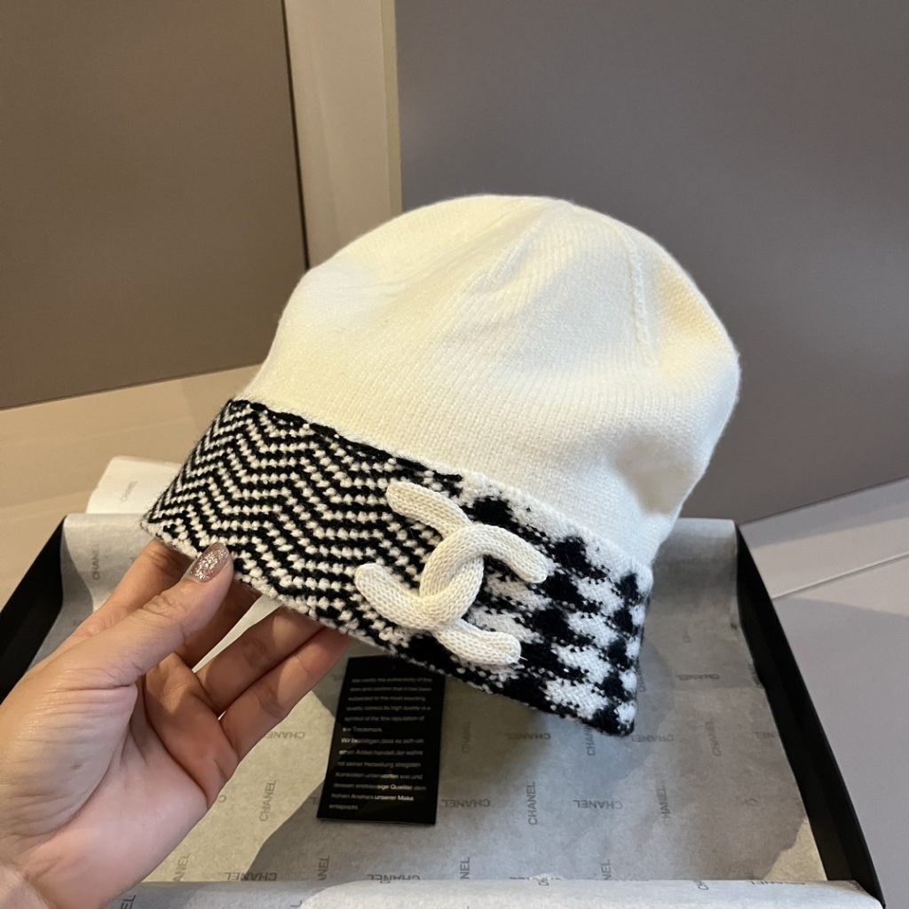 CHANEL Knit Wool Beanie-White Top