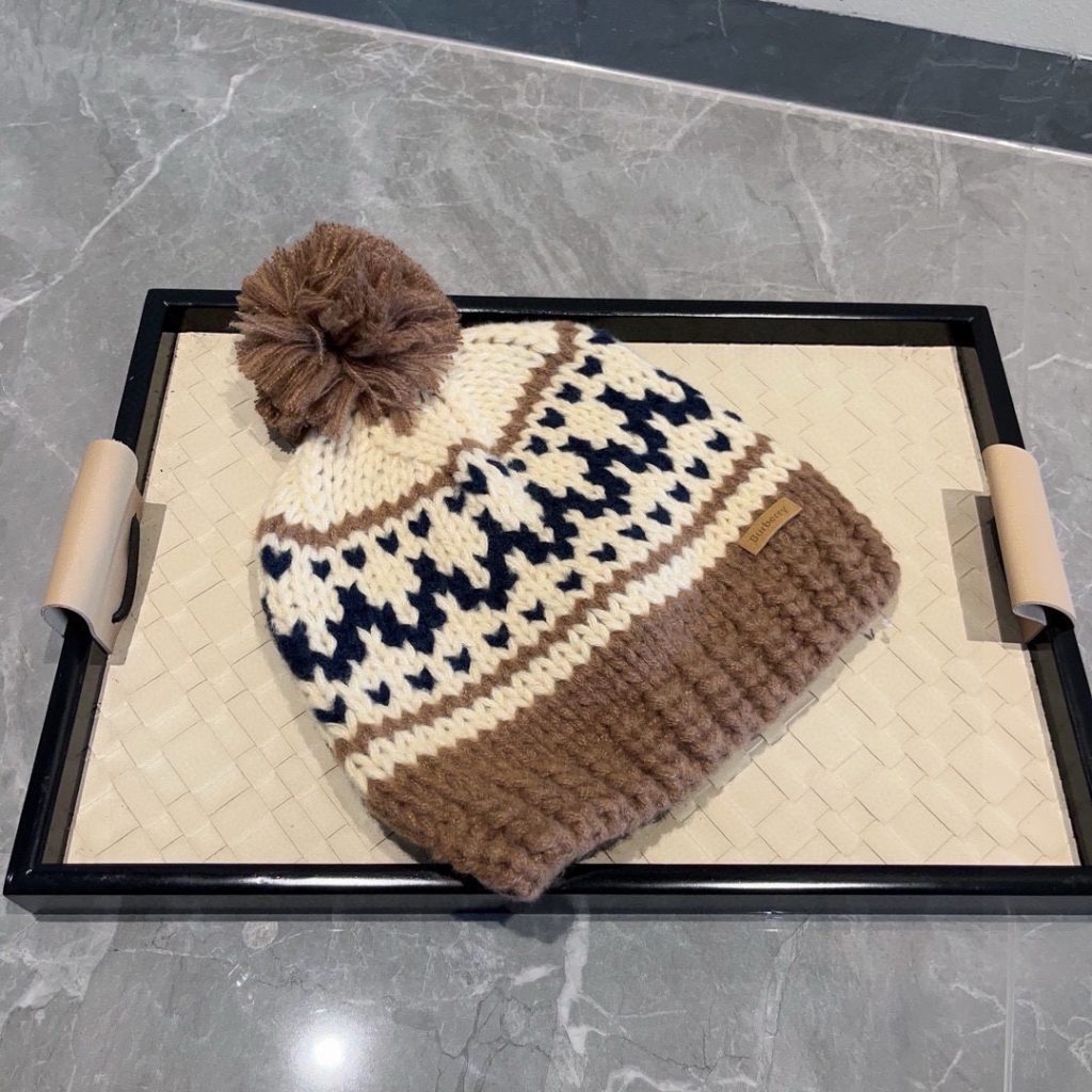 Burberry New Knit Hat, Autumn-Winter Warmth, Cozy and Stylish