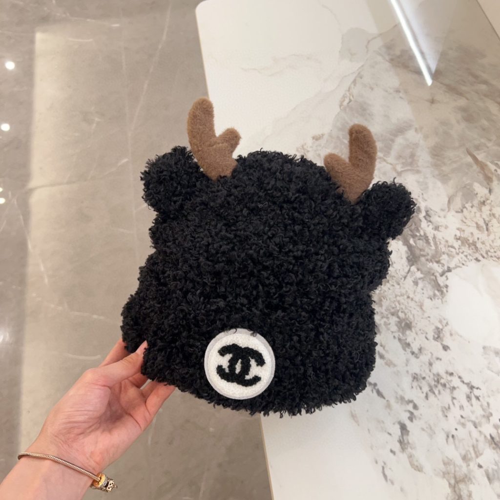 CHANEL 2024 Autumn and Winter New Lamb Wool Antler Knit Beanie, Plush Material, Adorably Stylish and Versatile