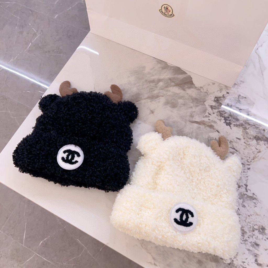 CHANEL 2024 Autumn and Winter New Lamb Wool Antler Knit Beanie, Plush Material, Adorably Stylish and Versatile