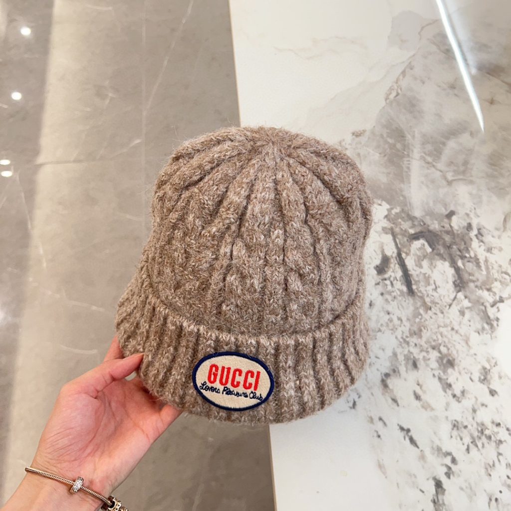 Gucci 2024 Autumn and Winter New Cable Knit Beanie, Unisex Design, Plush Material, Highly Versatile and Stylish