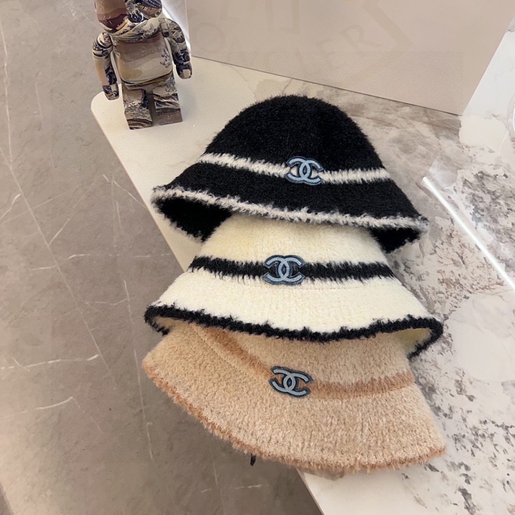 CHANEL 2024 Early Autumn New Chanel-Style Color-Block Plush Fisherman Hat   Versatile and Elegant with a Premium Feel