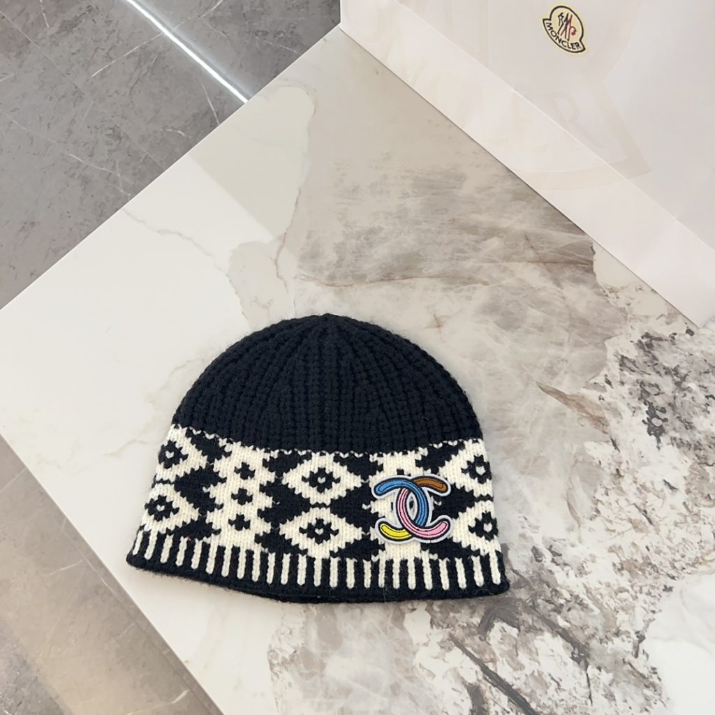 CHANEL 2024 Autumn and Winter New Chanel-Style Knitted Beanie, Vintage Design