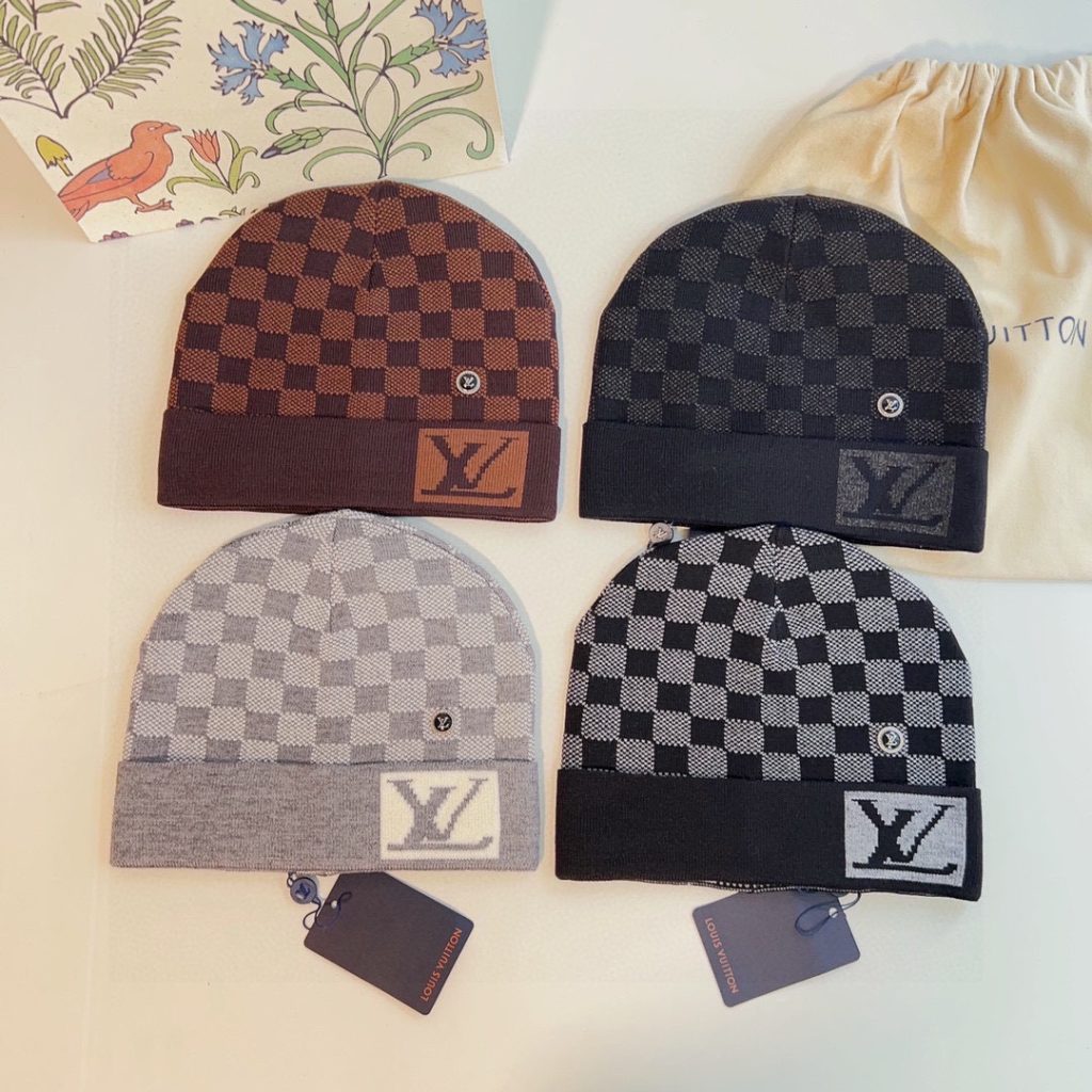 Louis Vuitton 2024 Autumn and Winter New Checkerboard Designer Knit Beanie, Unisex Design, Perfect for Street Style and Easy to Pair!