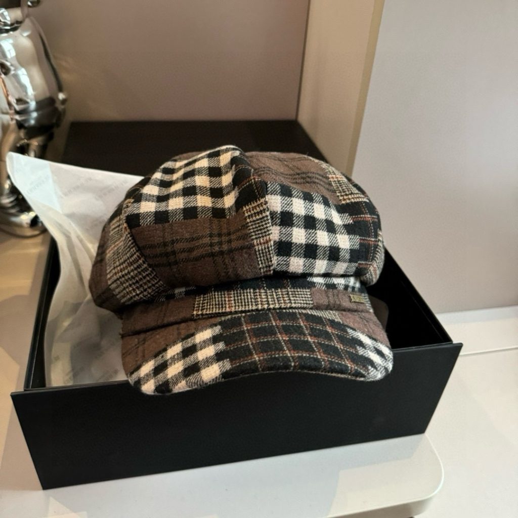 Burberry Autumn and Winter New Painter’s Hat, Classic Checkered Design, Head Circumference 57cm