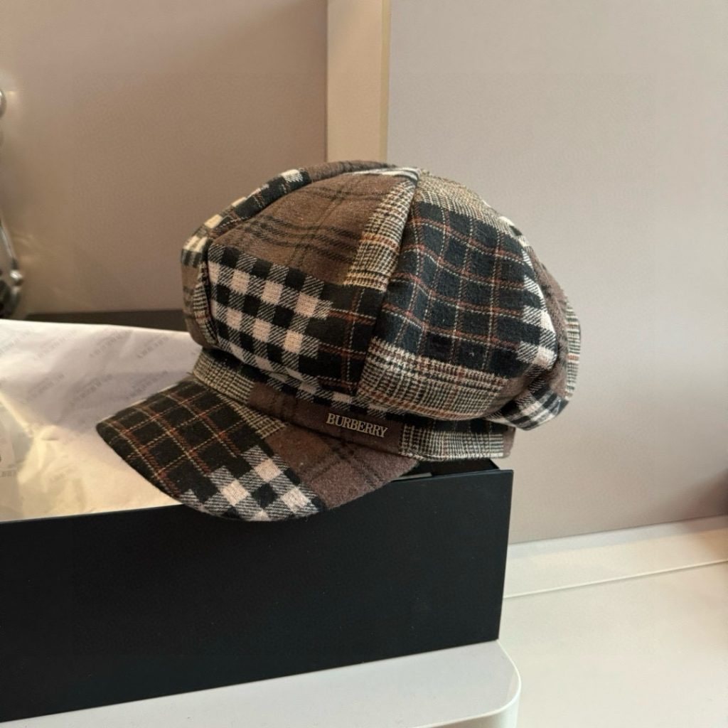 Burberry Autumn and Winter New Painter’s Hat, Classic Checkered Design, Head Circumference 57cm