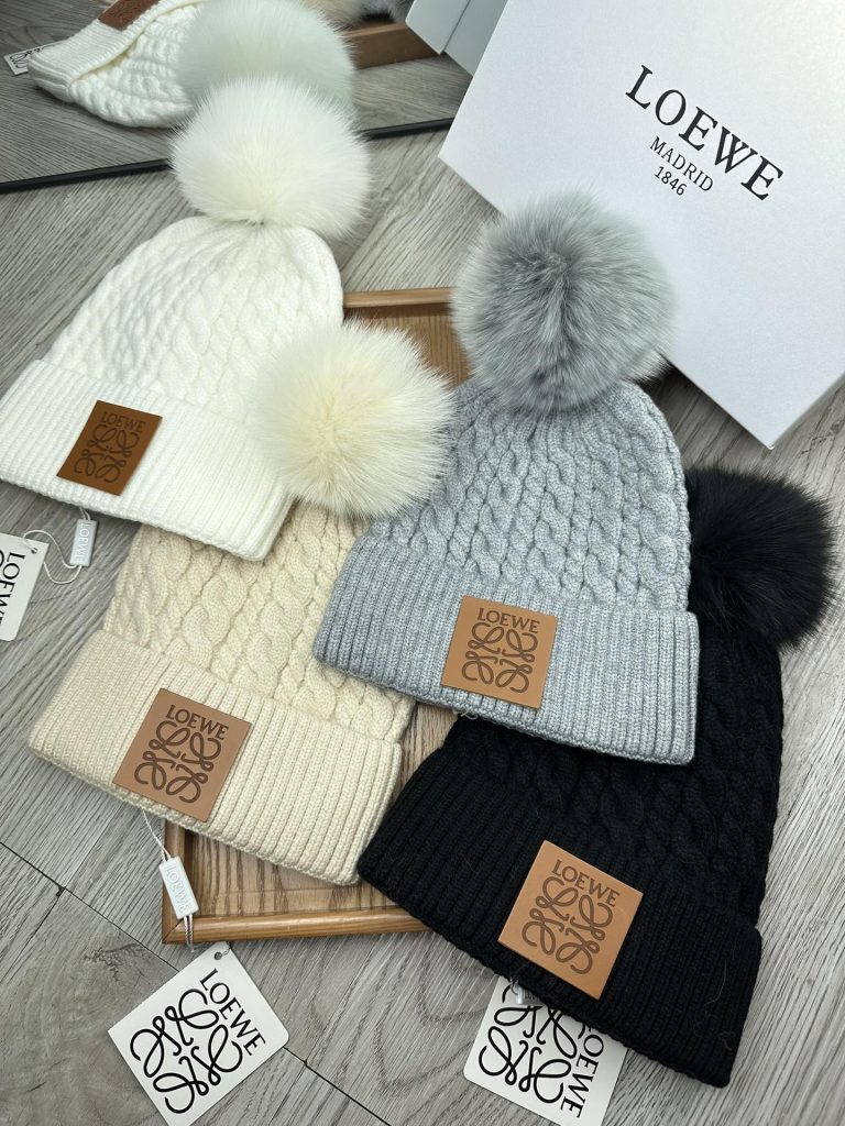 LOEWE Classic Knit Wool Beanie! A Winter Favorite for Every Fashionable Girl!