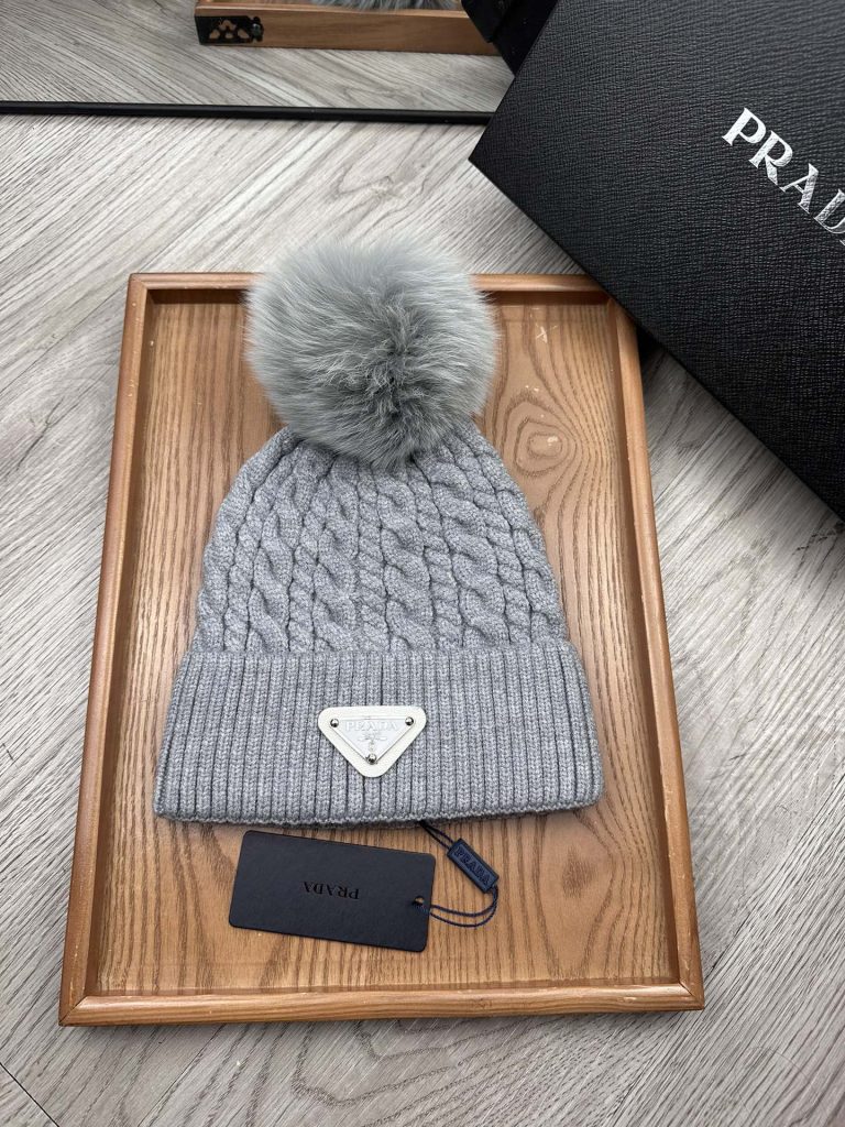 Prada Classic Knit Wool Beanie! A Winter Favorite for Every Fashionable Girl!