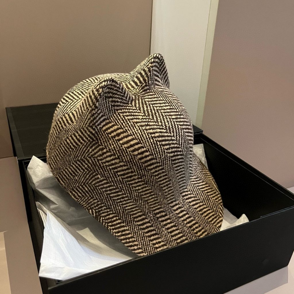 Hermès New Cat Ear Equestrian Hat, Flat Cap Design, Adjustable, Head Circumference 57cm