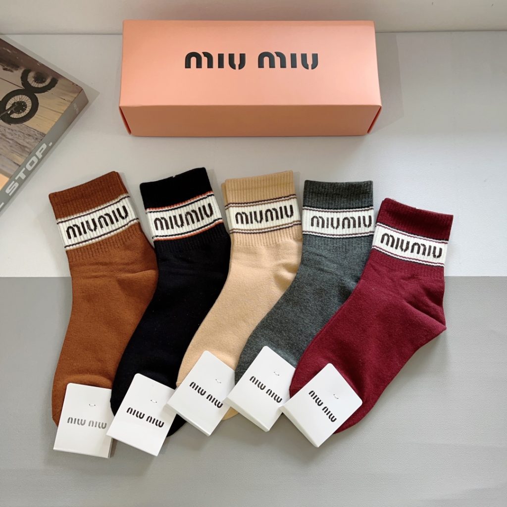 Miumiu high-quality super popular influencer mid-calf socks