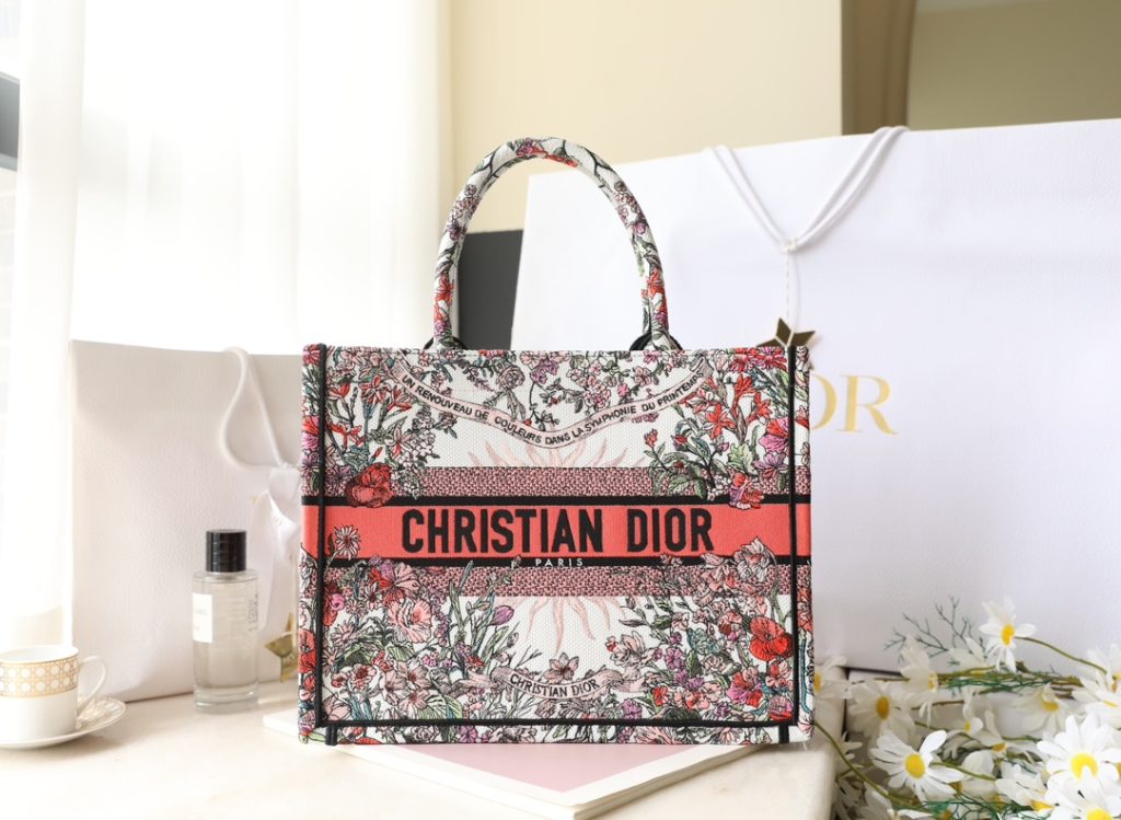 Dior Book Tote – 4 Saisons Automne Soleil Embroidery