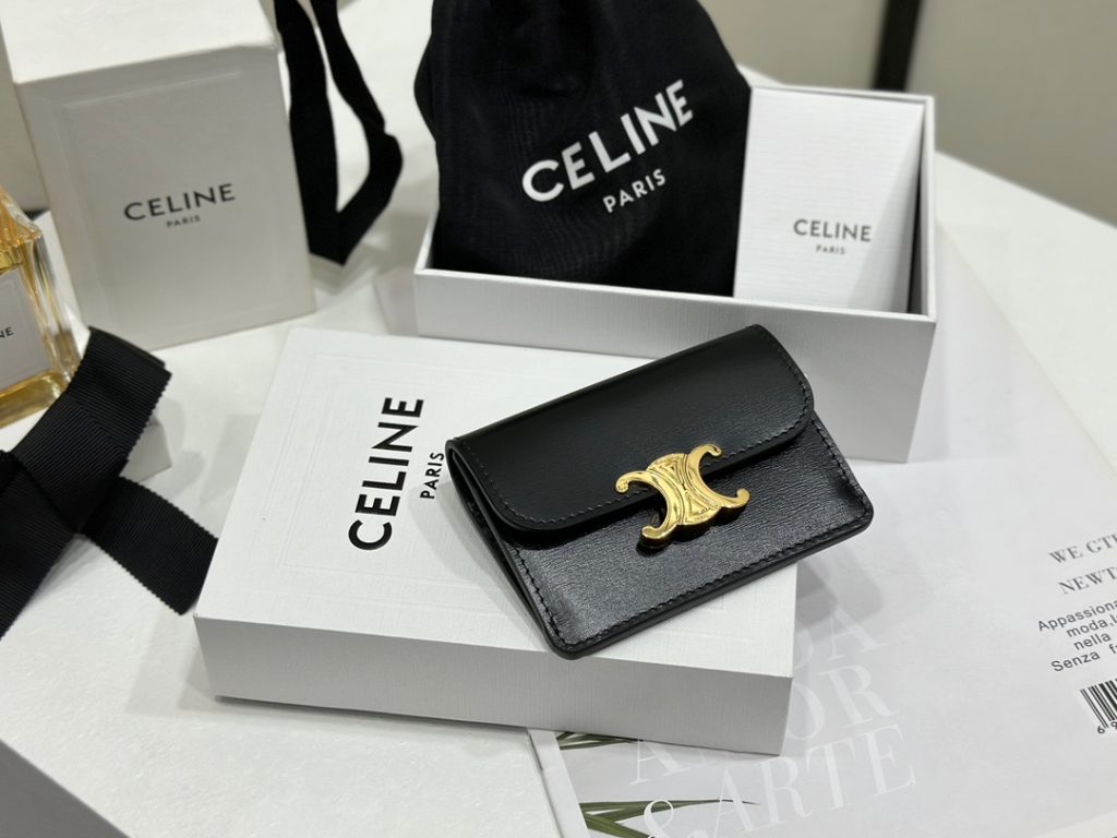 CELINE TRIOMPHE Shiny Calfskin Flap Card Holder