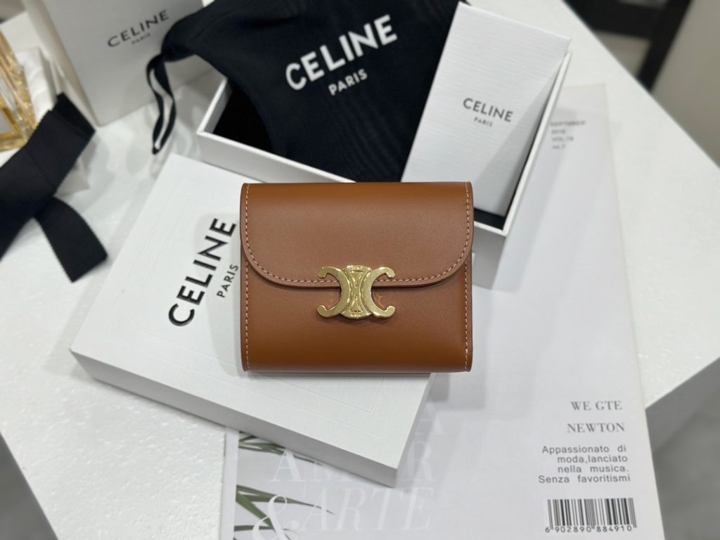 CELINE TRIOMPHE Small Shiny Smooth Lambskin Flap Wallet