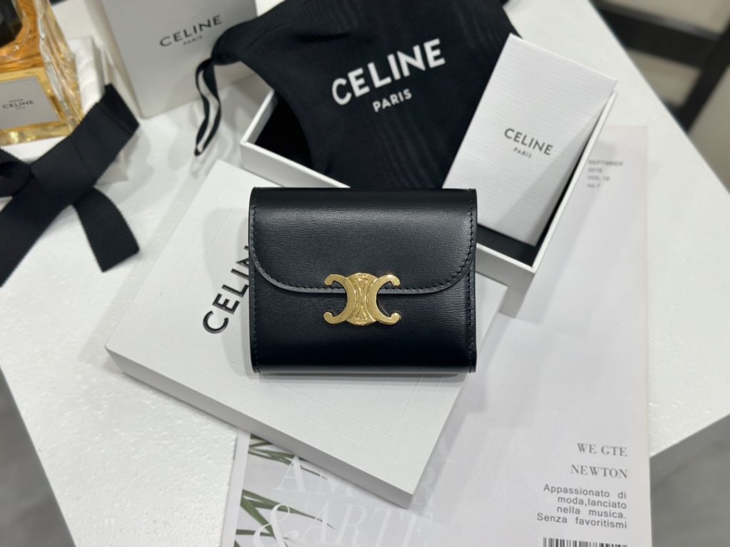 CELINE TRIOMPHE Small Shiny Smooth Lambskin Flap Wallet