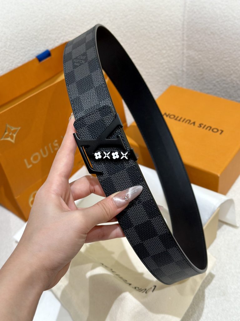 Louis Vuitton New Men’s Reversible Belt