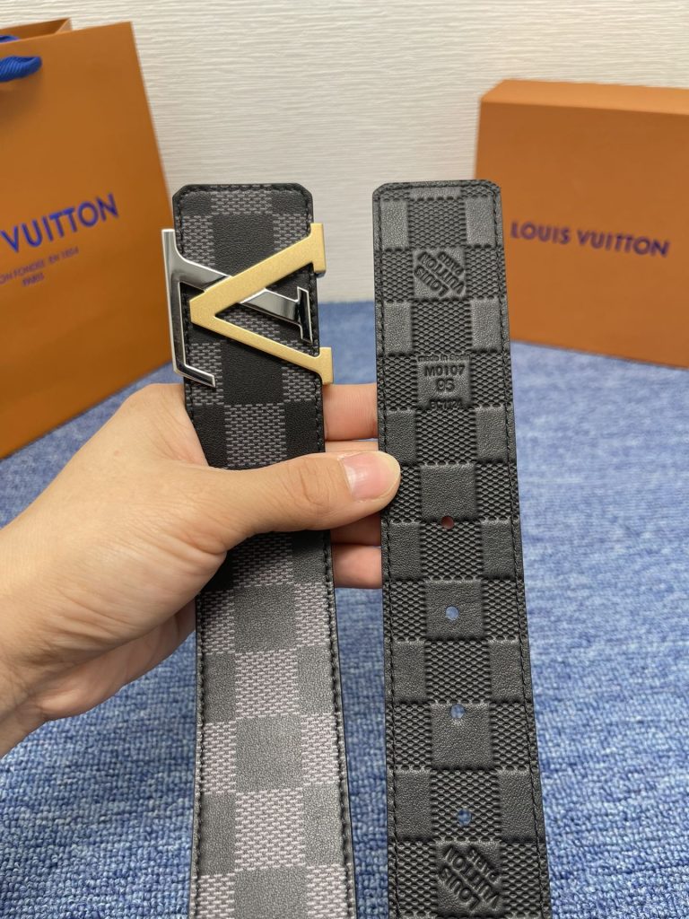 Louis Vuitton New Men’s Reversible Belt