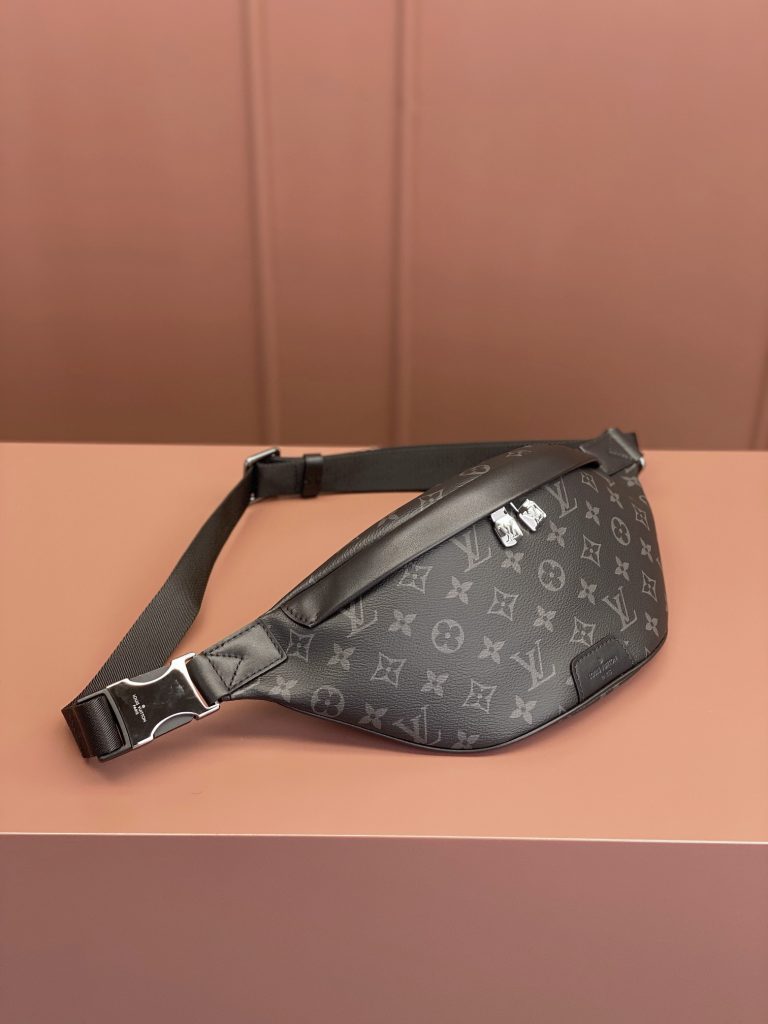 Louis Vuitton DISCOVERY Small Waist Bag