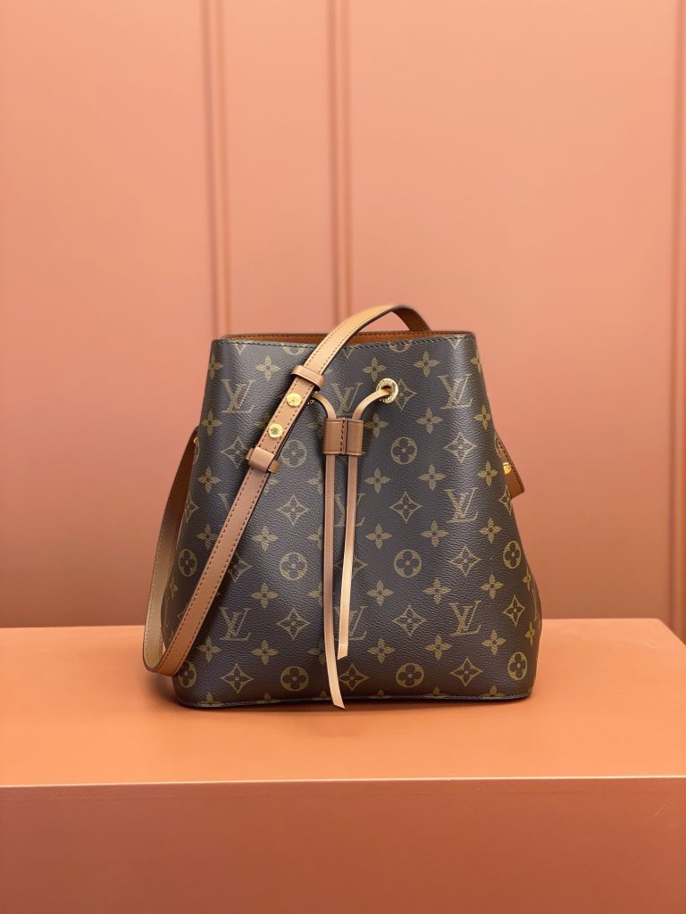 Louis Vuitton NÉONOÉ Medium Handbag