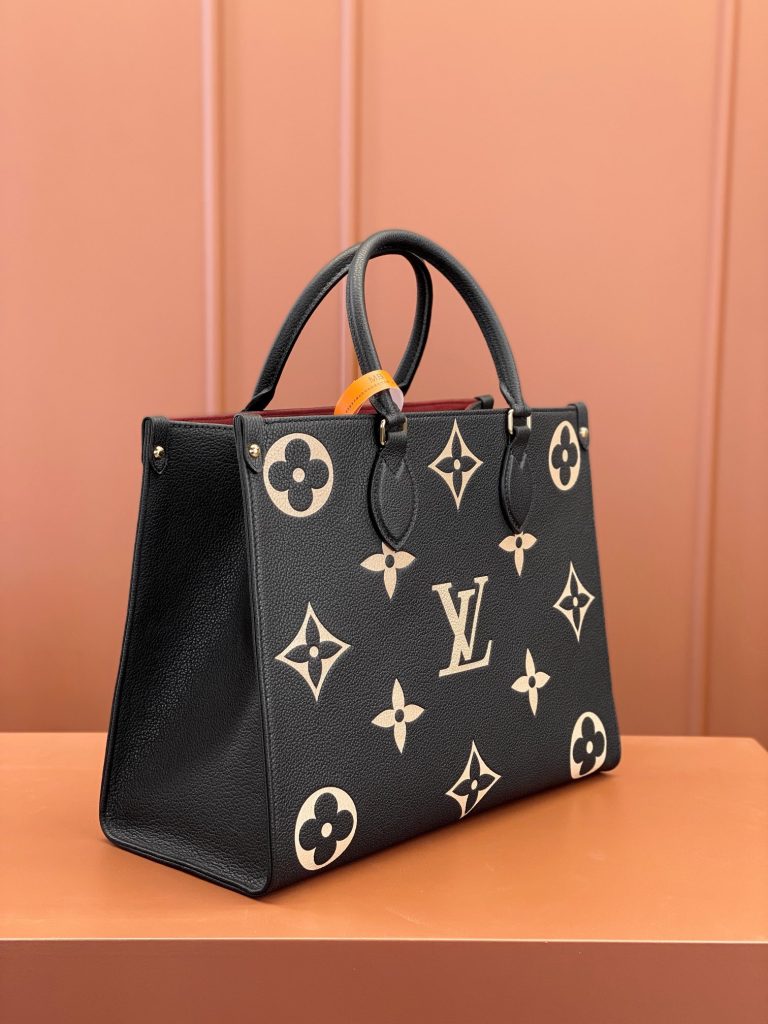 Louis Vuitton ONTHEGO Medium Tote Bag