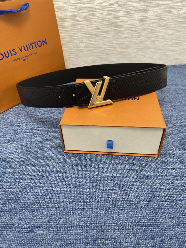 Louis Vuitton New Men’s Reversible Belt