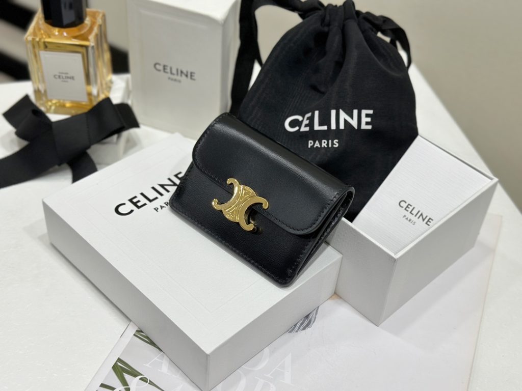 CELINE TRIOMPHE Shiny Calfskin Flap Card Holder