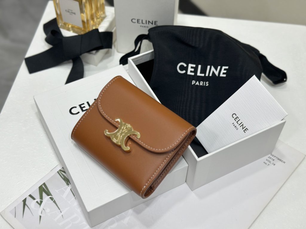 CELINE TRIOMPHE Small Shiny Smooth Lambskin Flap Wallet