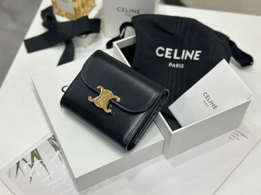 CELINE TRIOMPHE Small Shiny Smooth Lambskin Flap Wallet