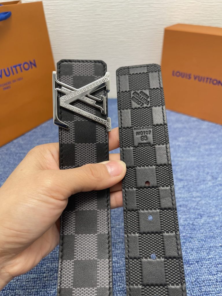 Louis Vuitton New Men’s Reversible Belt