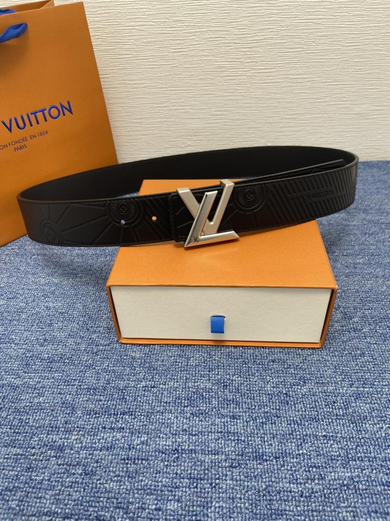 Louis Vuitton New Men’s Reversible Belt