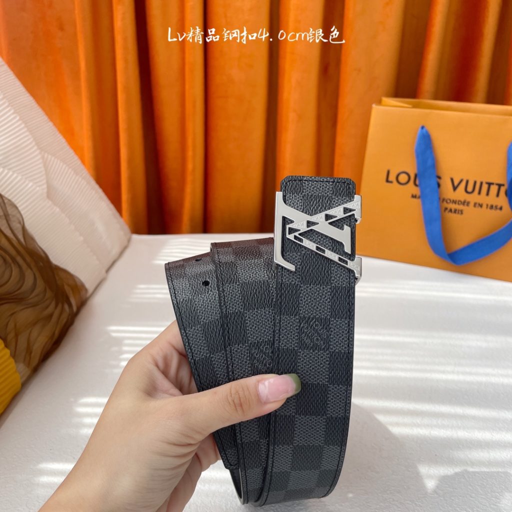 Louis Vuitton New Men’s Reversible Belt