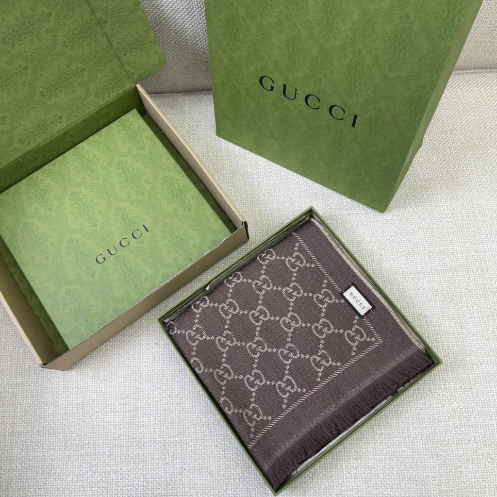 Gucci Classic jacquard scarf in coffee color, 48*180cm, 100% wool.