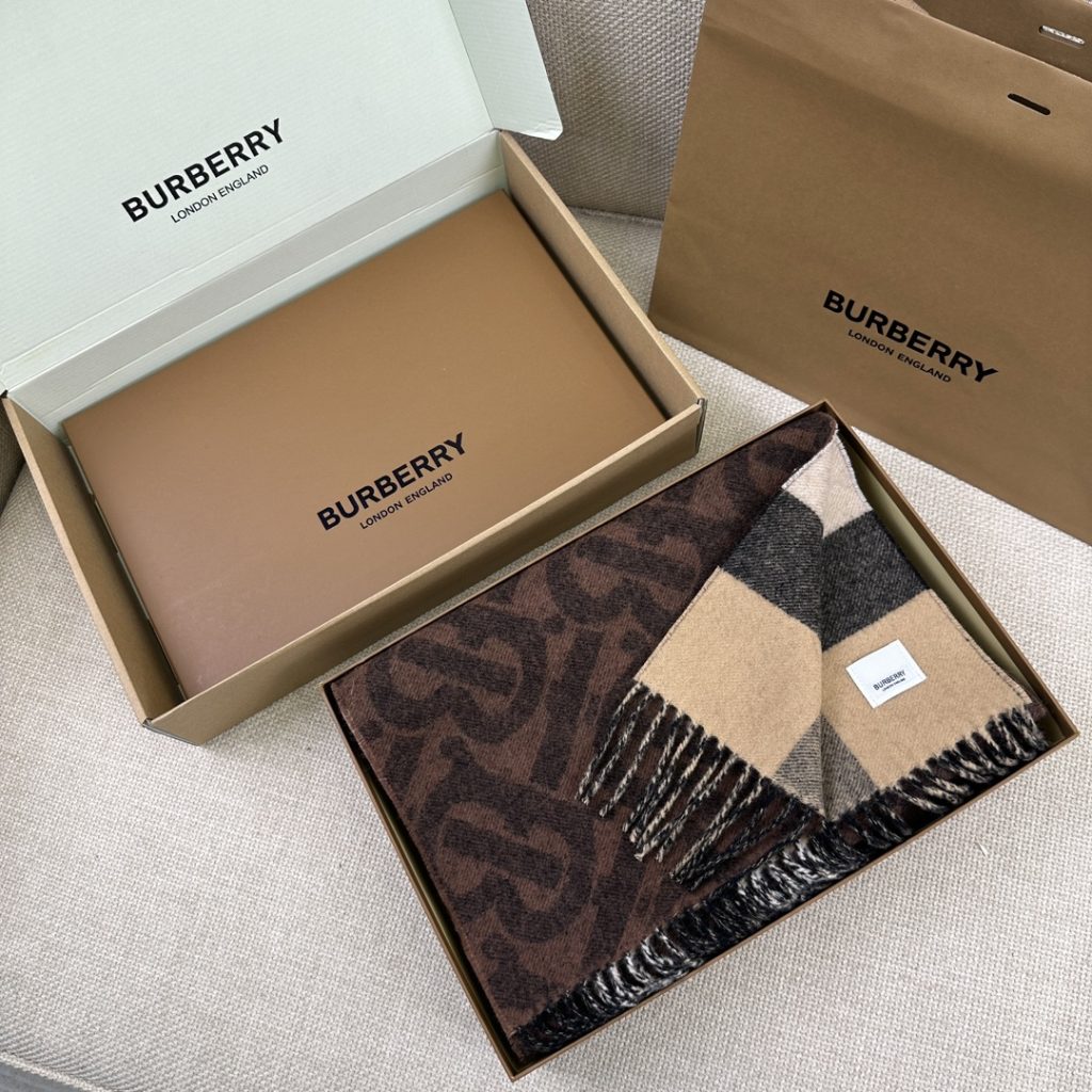 Burberry Double-sided checkered signature scarf, 200*36cm, 100% cashmere, caramel color