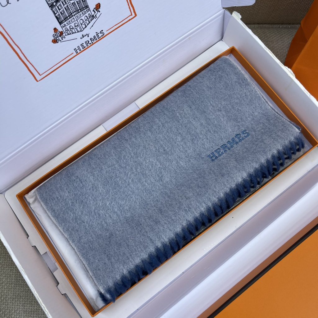 Hermès Double-sided cashmere scarf, 32*180cm, 100% cashmere,  blue.