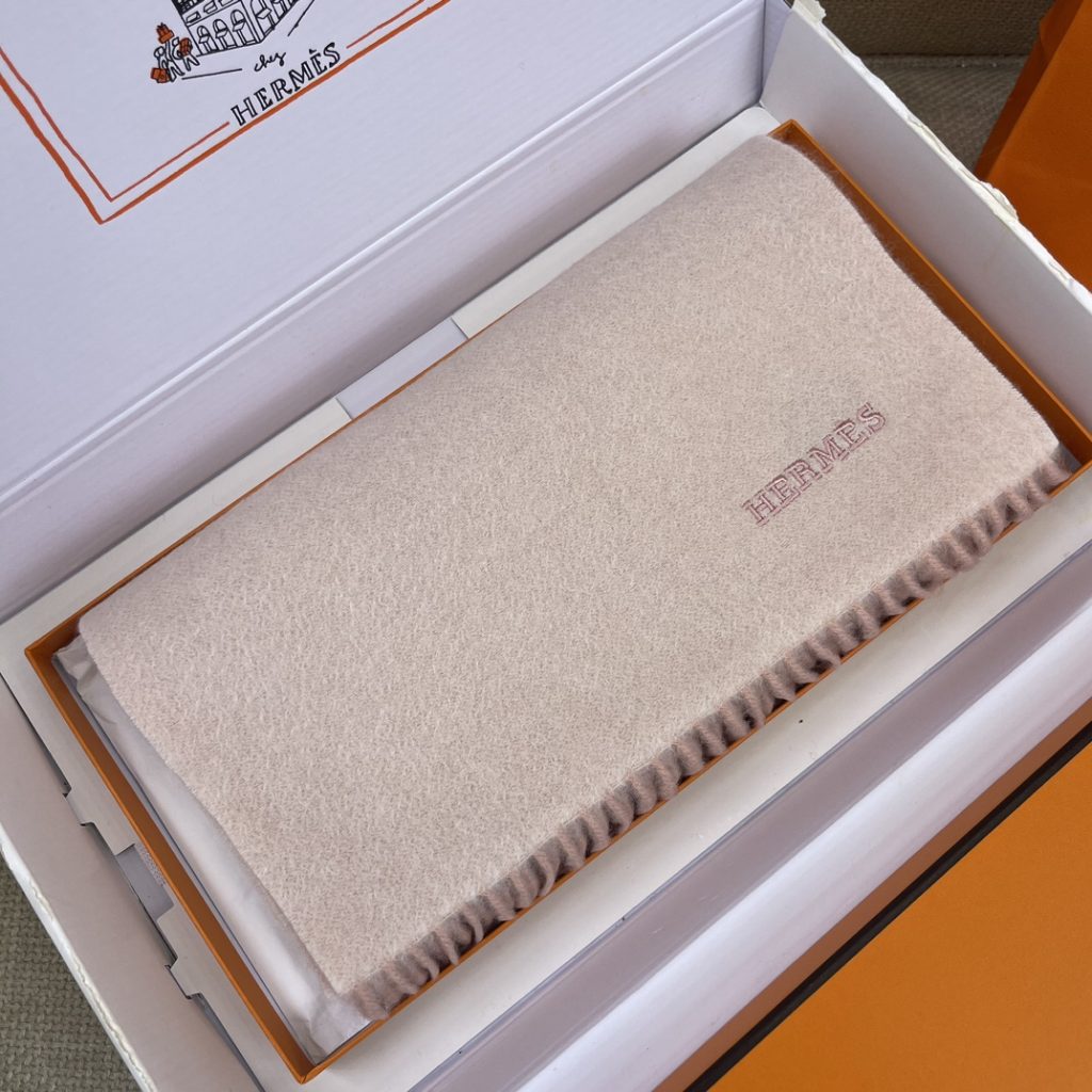 Hermès Double-sided cashmere scarf, 32*180cm, 100% cashmere, pink.