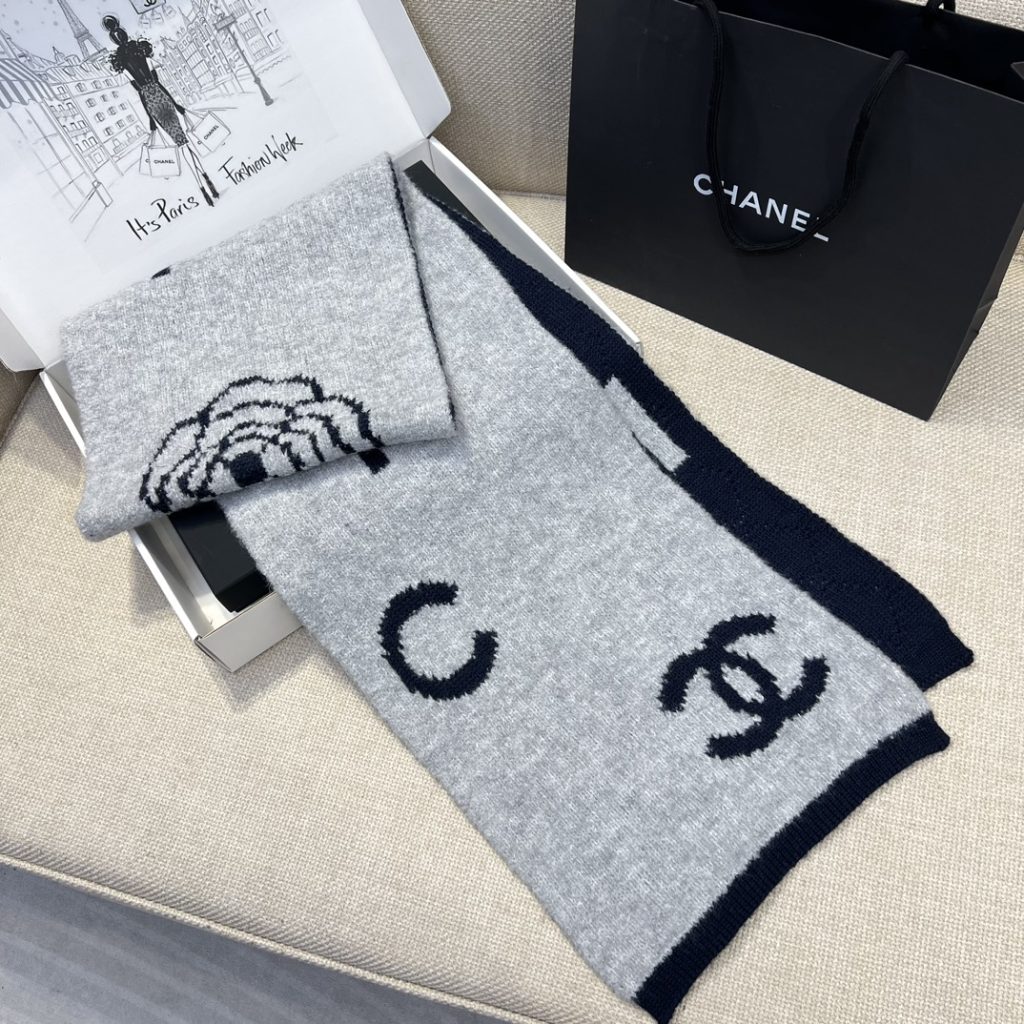 CHANEL Fragrant flower scarf, 30*185cm, 44% cashmere, 44% wool, 12% silk.