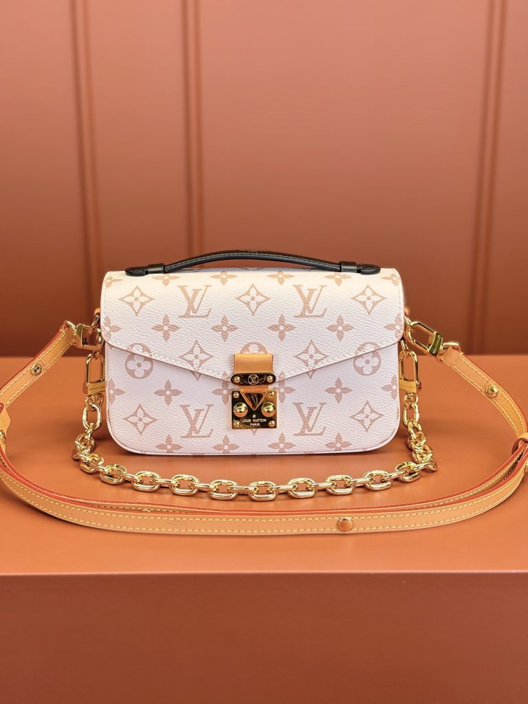 Louis Vuitton POCHETTE MÉTIS EAST WEST Bag