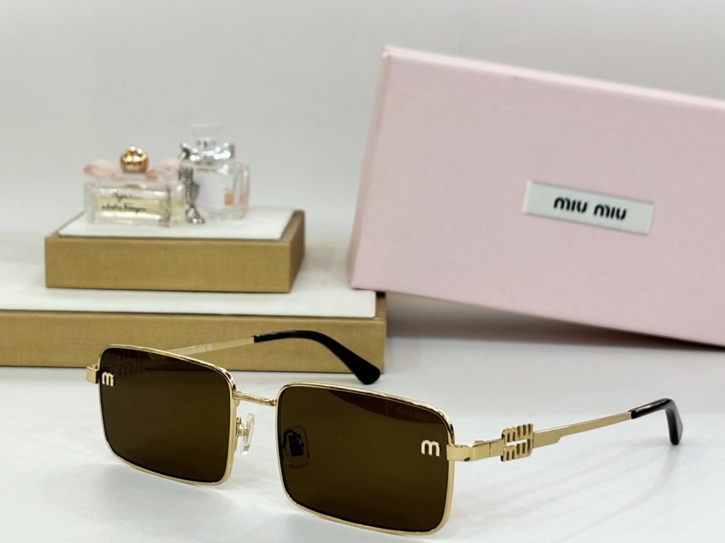 Miu Miu Sunglasses MODEL：SMU808