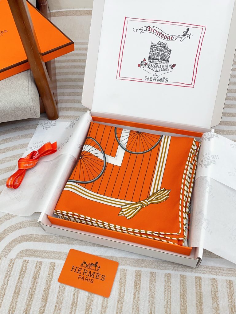 Hermès new silk scarf