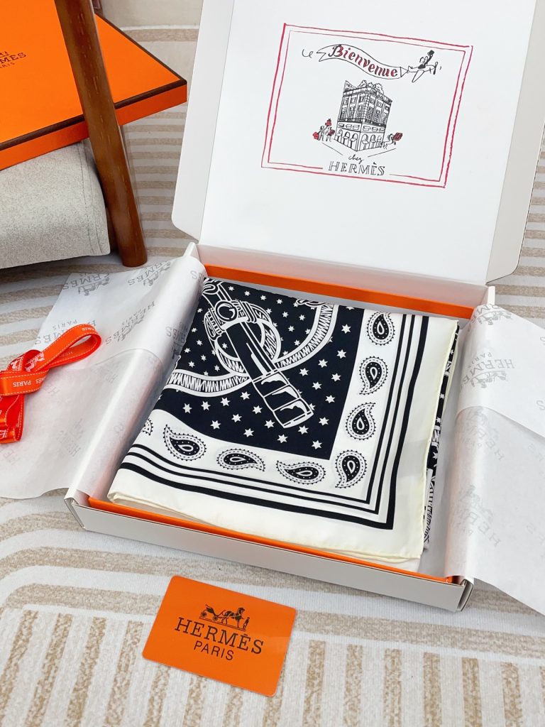 Hermès new silk scarf